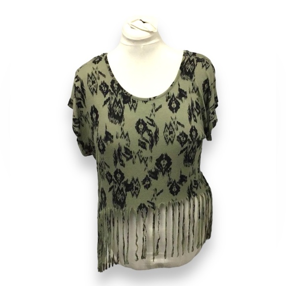 Sans Souci Women’s Short Sleeve Scoop Neck Asymmetric Shredded Hem Top, size M - Picture 1 of 10